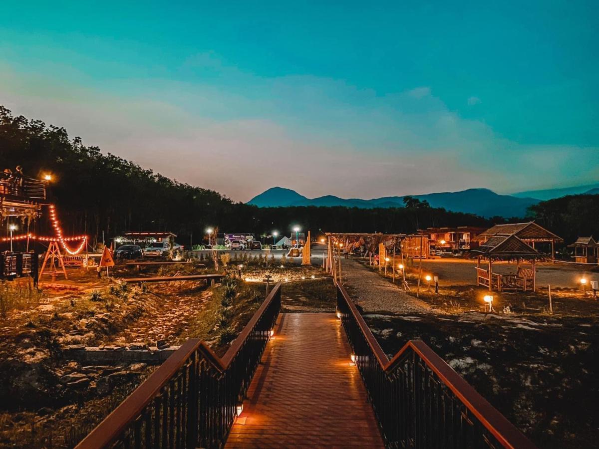 ไร่นาบัวหลวง คาเฟ่ & ฟาร์มสเตย์ Raina Bualuang Cafe & Farm Stay Ban Na No エクステリア 写真