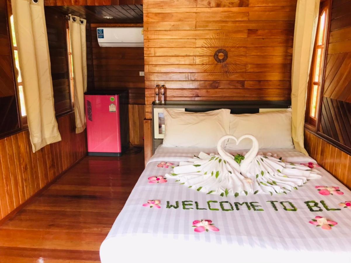 ไร่นาบัวหลวง คาเฟ่ & ฟาร์มสเตย์ Raina Bualuang Cafe & Farm Stay Ban Na No エクステリア 写真