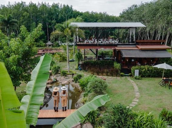 ไร่นาบัวหลวง คาเฟ่ & ฟาร์มสเตย์ Raina Bualuang Cafe & Farm Stay Ban Na No エクステリア 写真