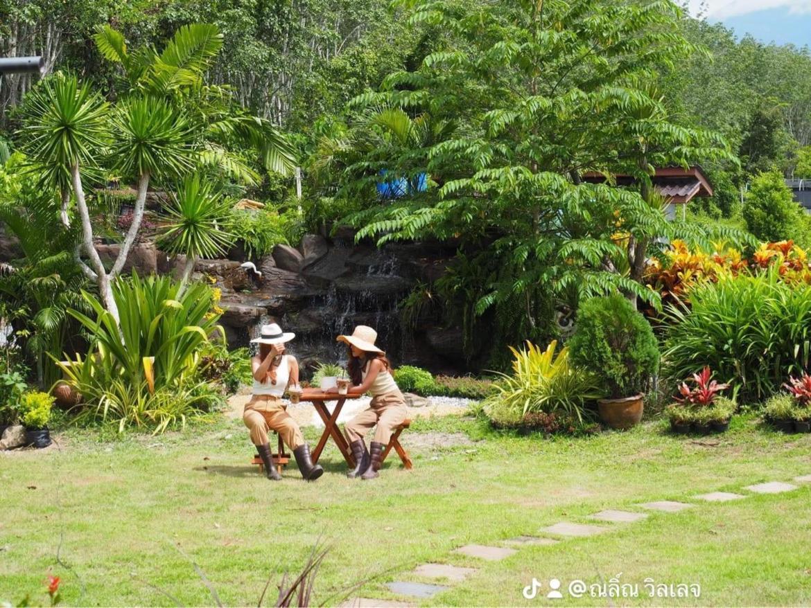 ไร่นาบัวหลวง คาเฟ่ & ฟาร์มสเตย์ Raina Bualuang Cafe & Farm Stay Ban Na No エクステリア 写真