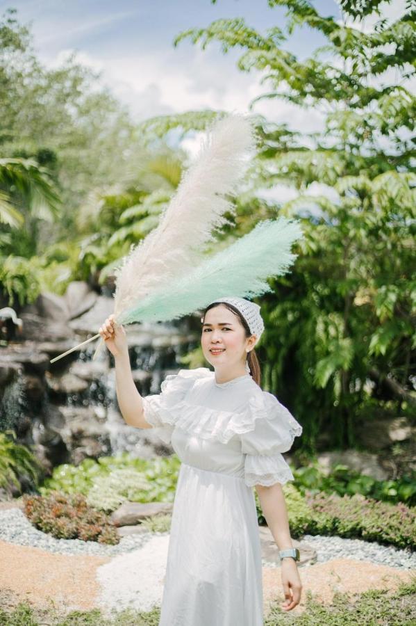 ไร่นาบัวหลวง คาเฟ่ & ฟาร์มสเตย์ Raina Bualuang Cafe & Farm Stay Ban Na No エクステリア 写真