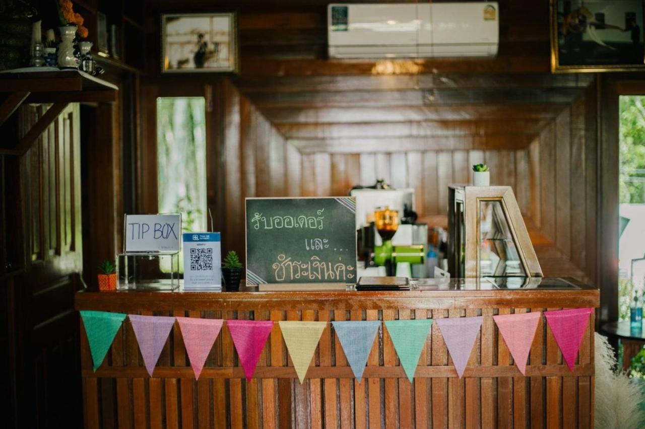 ไร่นาบัวหลวง คาเฟ่ & ฟาร์มสเตย์ Raina Bualuang Cafe & Farm Stay Ban Na No エクステリア 写真